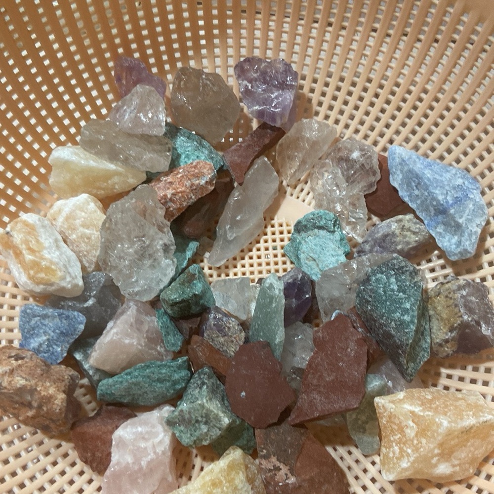 Assorted Gemstones and Crystals mystery box Lilly’s lucky scoops 1/2 pound - Picture 6 of 10